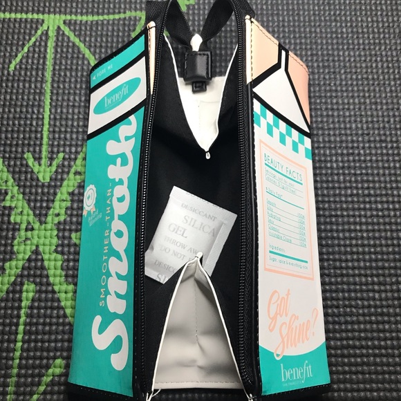 Benefit Cosmetics Makeup Bag - Picture 7 of 12